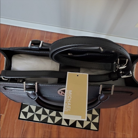 Ⓜ️SOLDⓂ️🎉2XHP🎉Michael Kors LARGE Leather satchel - Picture 10 of 11